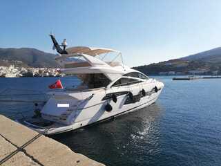 Sunseeker 68 Sport Yacht BILD 1