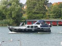 Vacance 1200 (powerboat)
