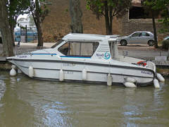 Nicols Sedan 800 (powerboat)