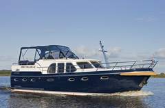 Deluxe 42 (barco de motor)