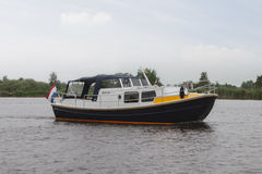 Brûzer 900 AK (barco de motor)